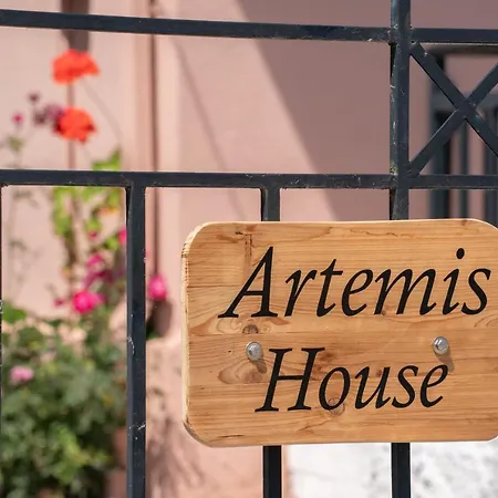 Artemis House Nyaraló *