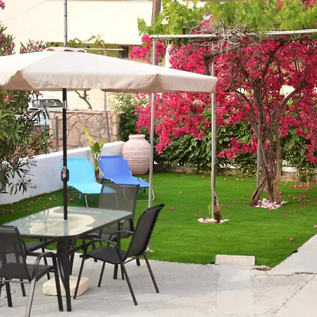 Artemis House * Karavómilosz