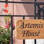 Artemis House Дом отдыха *