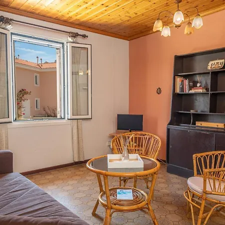 Artemis House Tatil Evi Karavomylos