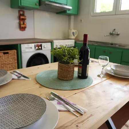 Artemis House كارافوميلوس